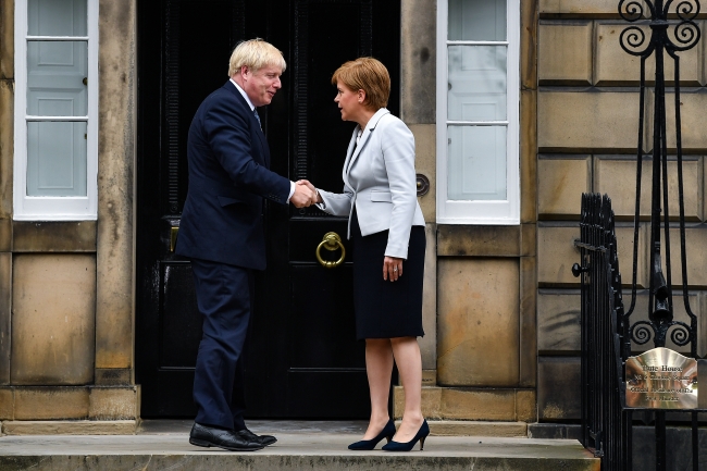 Birleşik Krallık Başbakanı Boris Johnson ve İskoçya Özerk Yönetimi Başbakanı ve İskoç Ulusal Partisi (SNP) lideri Nicola Sturgeon. Fotoğraf: Getty / Arşiv